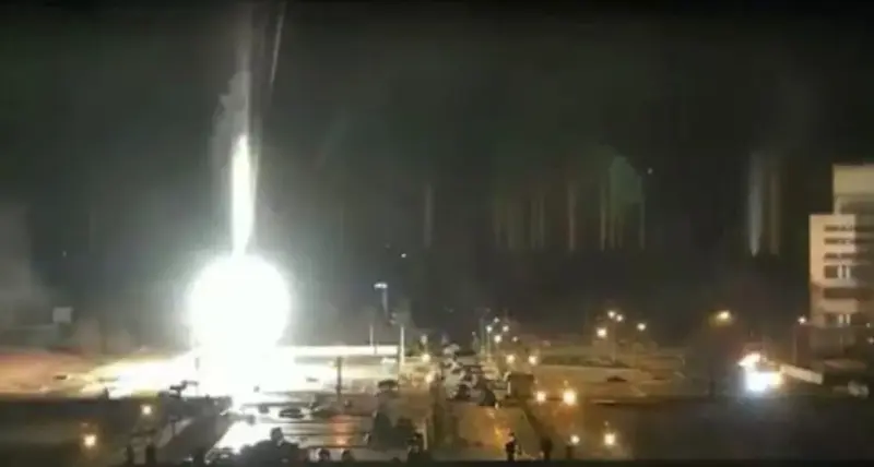 Rusia bombardea la central nuclear de Zaporiyia, en Ucrania. - Informativos Telecinco.