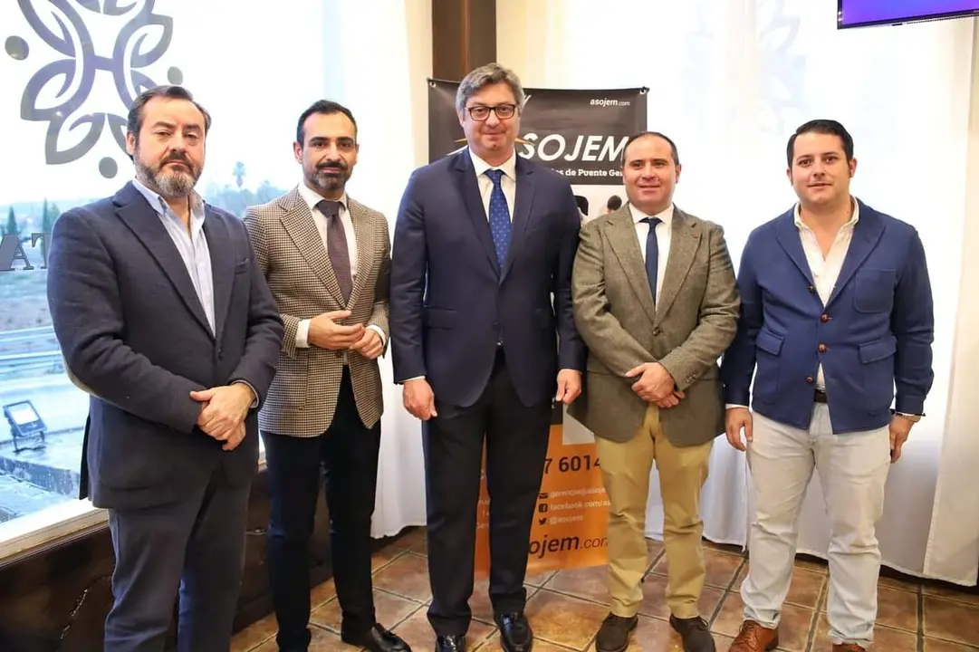 Javier Villafranca, Félix Romero, Sergio Velasco, Manuel Martos y Joaquín Reina durante un foro con expertos en log&iacute;stica ferroviaria.