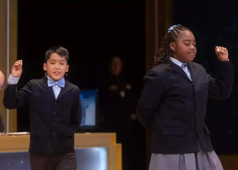 Los ni&ntilde;os que cantaron el tercer premio, con el 11.840