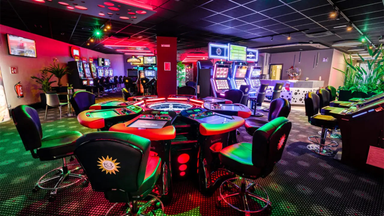 Sal&oacute;n de juegos. Imagen: AZARplus