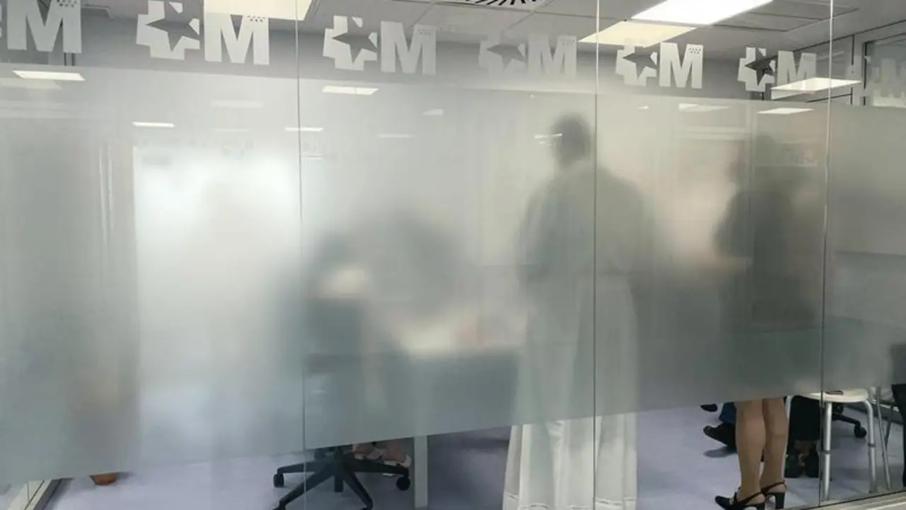 La boda en la planta de Oncolog&iacute;a del Hospital Ram&oacute;n y Cajal de Madrid. Fuente Twitter @Vic_albarran